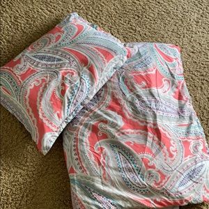 Twin XL comforter with sham